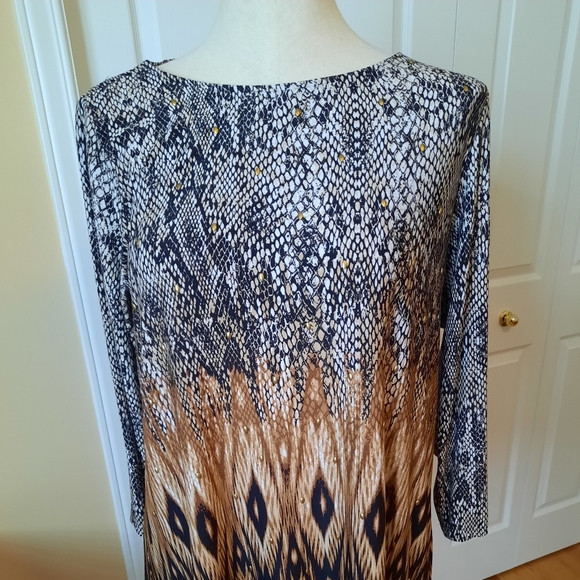 Embellished sharkbite tunic - Picture 3 of 6